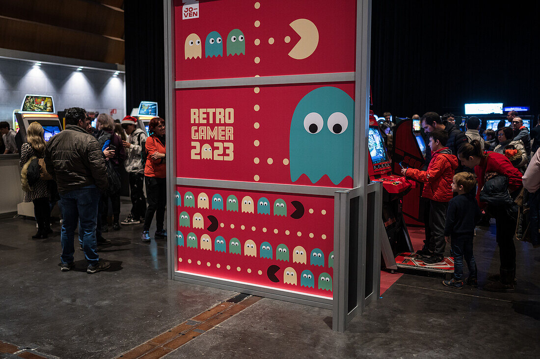 Retro Gamer 2023, an event where visitors can enjoy more than 100 original arcade machines emulating large arcades that transport you to the 80s, Zaragoza, Spain