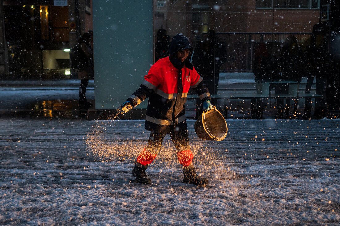 Zaragoza blanketed in snow by storm Juan