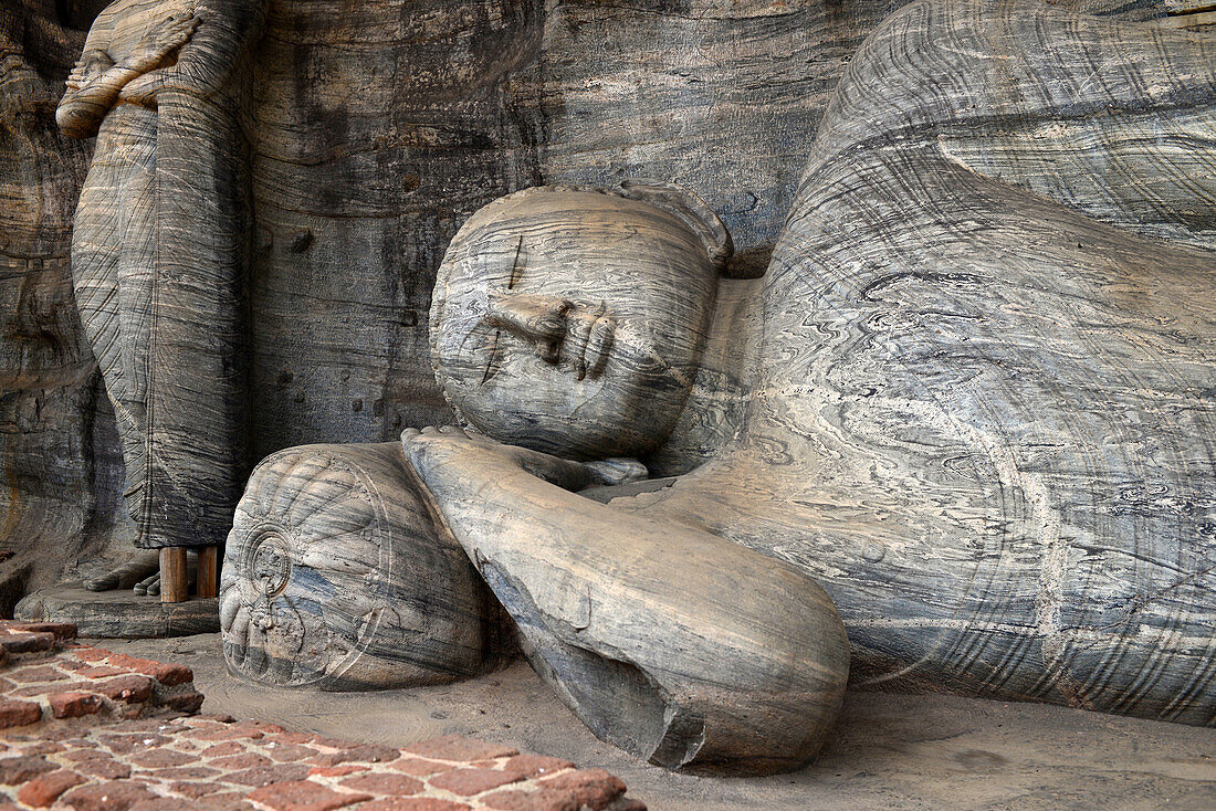 Gal Vihara, auch bekannt als Gal Viharaya und ursprünglich als Uttararama, Felsentempel in der antiken Stadt Polonnaruwa, Sri Lanka