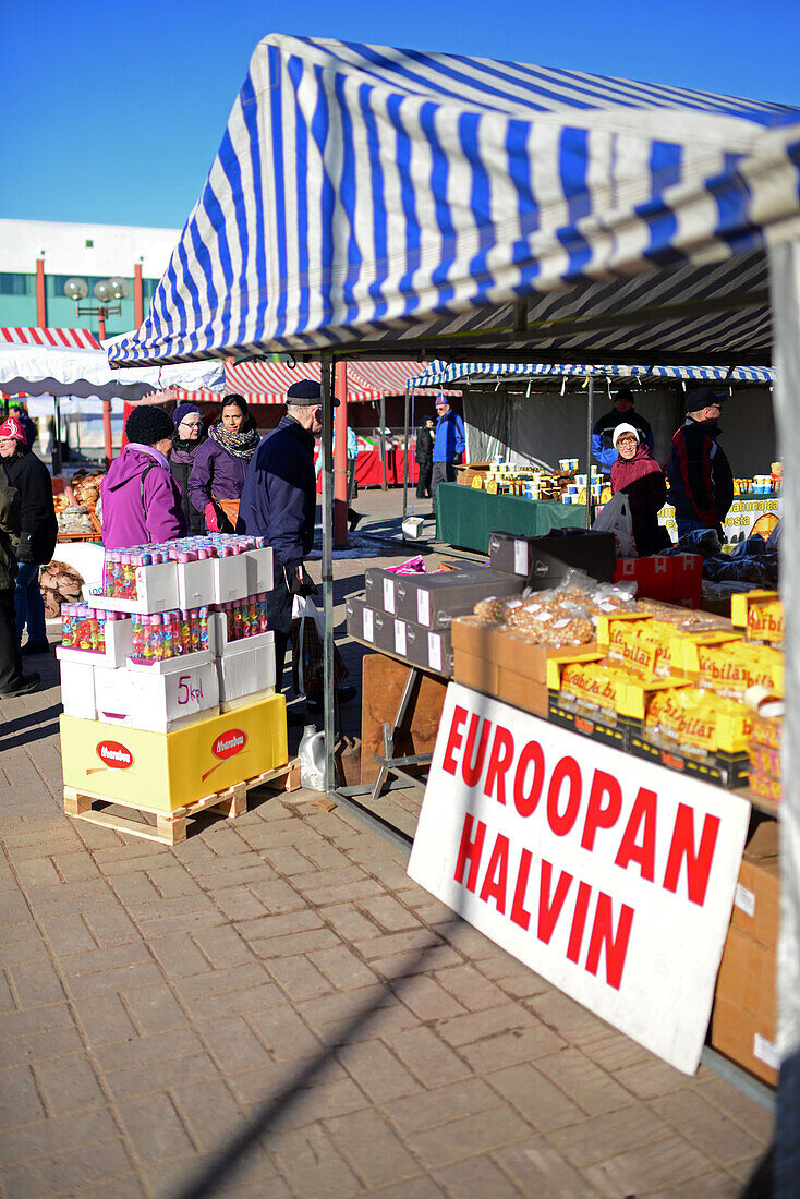 Straßenmarkt in Rovaniemi, Lappland, Finnland