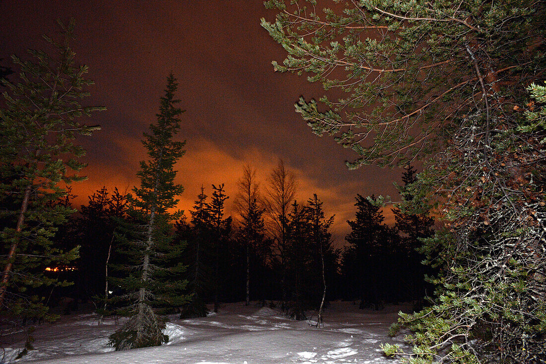 Nachtansicht des Himmels in Rovaniemi, Lappland