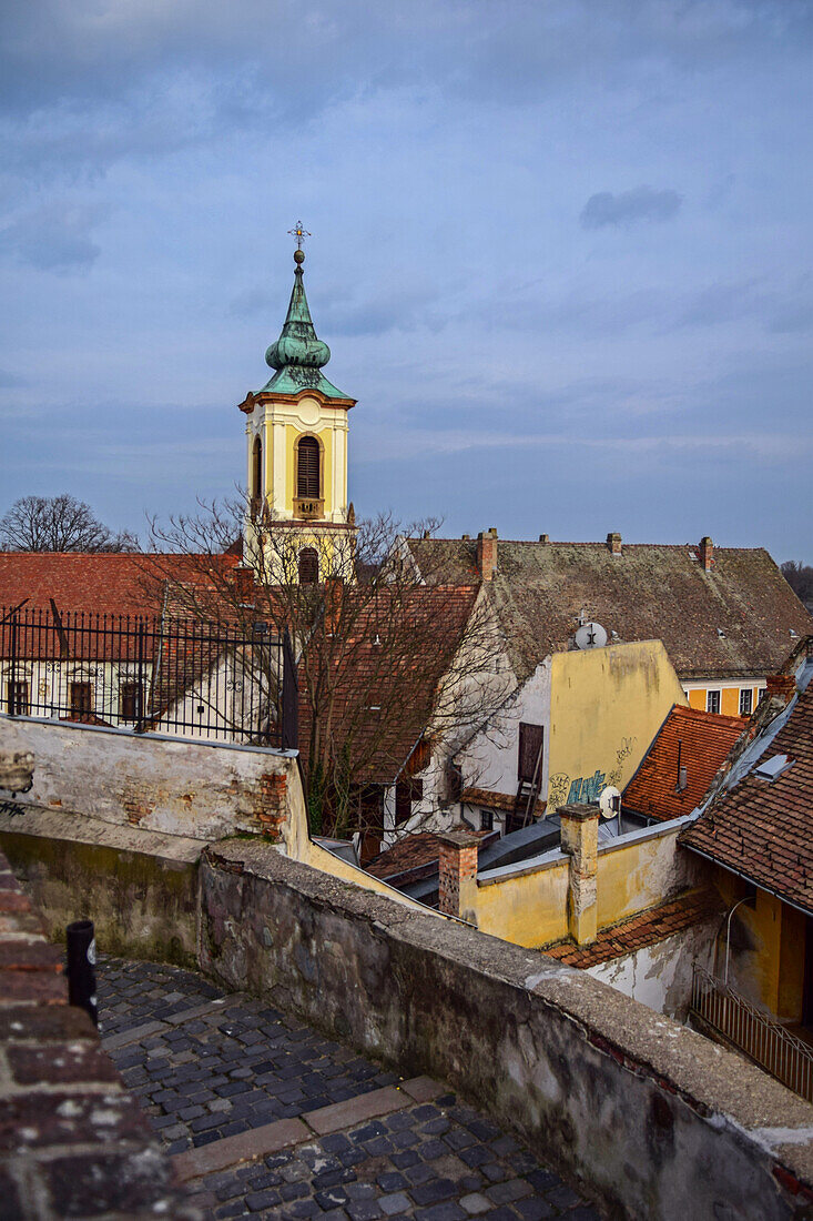 Straßen von Szentendre, einer Stadt am Flussufer im Komitat Pest, Ungarn,