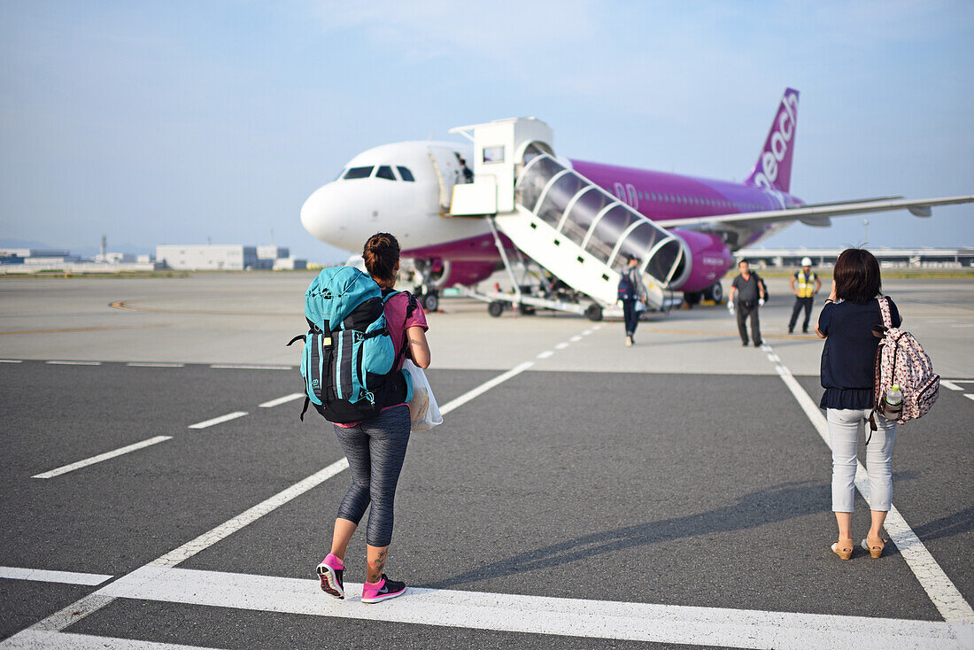 Pfirsichflug vom Flughafen Kansai nach Ishigaki in Okinawa, Japan