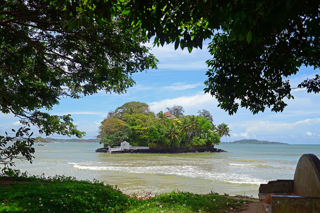 Taprobane Island, ursprünglich Galduwa" genannt, ist eine Privatinsel mit einer Villa vor der Südküste Sri Lankas gegenüber dem Dorf Weligama".