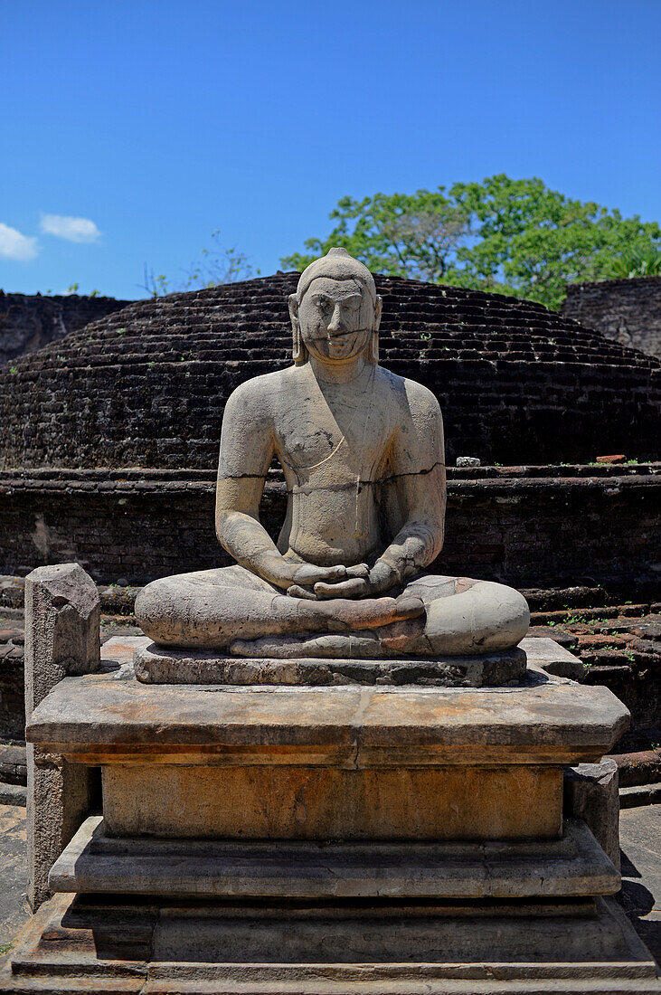 Das Vatadage, ein typisches rundes Reliquienhaus im heiligen Viereck der antiken Stadt Polonnaruwa, Sri Lanka