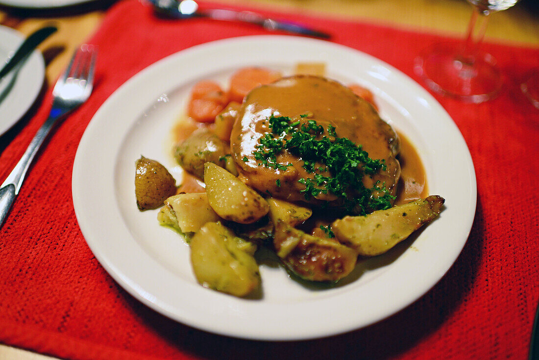 Abendessen im Kakslauttanen Arctic Resort in Saariselka, Finnland