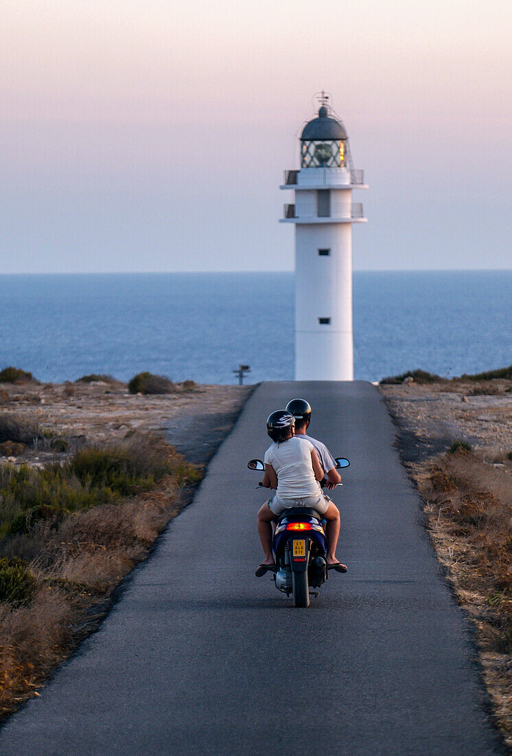 Beliebter Leuchtturm in Es Cap de Barbaria, der südlichsten Region von Formentera