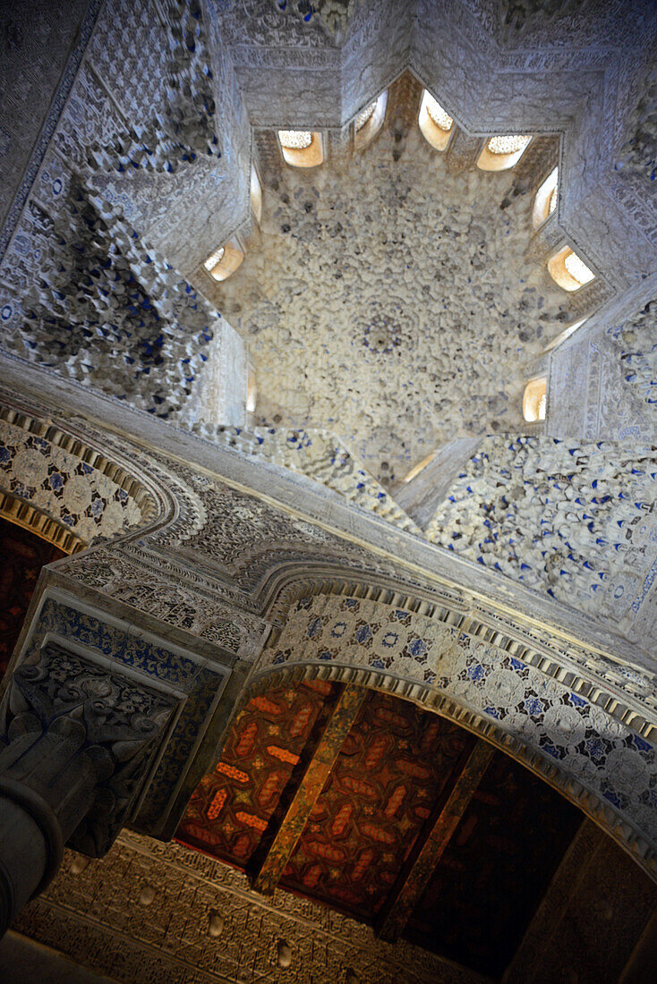 Palast der Löwen (Palacio de los Leones) in der Alhambra, Palast- und Festungskomplex in Granada, Andalusien, Spanien