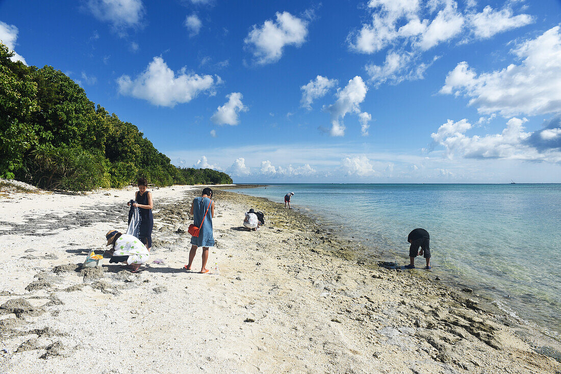 Kaiji Beach auf der Insel Taketomi auf den Yaeyama-Inseln von Okinawa, berühmt für seinen Sternensand oder Hoshizuna