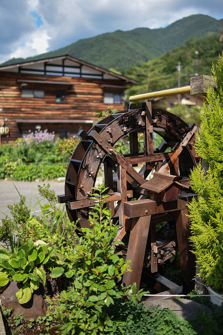 Shirakawa-go, traditionelles Dorf, das einen als gassho-zukuri bekannten Baustil zeigt, Präfektur Gifu, Japan