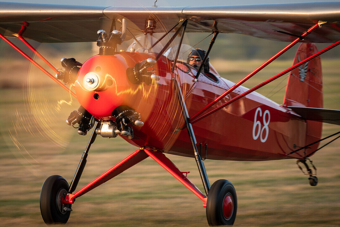 Kinner powered 1930 Davis D-1-K Airplane