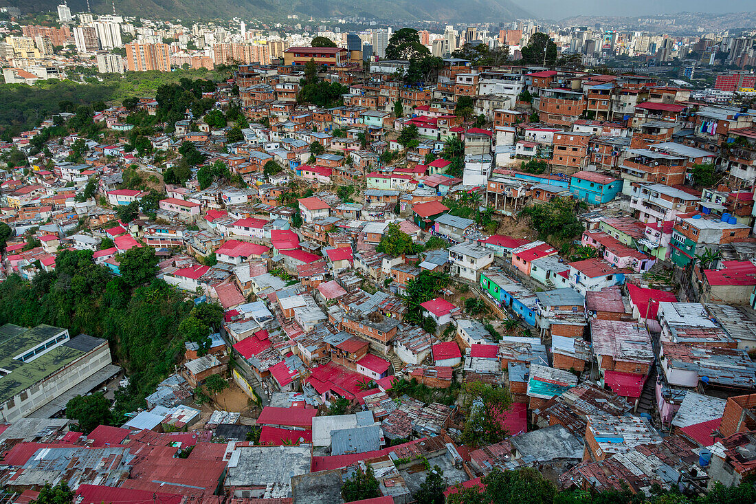 San Agustín del Sur, a popular neighborhood in Caracas, is home to more than 47,000 inhabitants. It can be seen from any part of downtown Caracas thanks to the Metrocable, a cable car system, which connects the lower part, in Parque Central, with the top of the hill called La Ceiba.