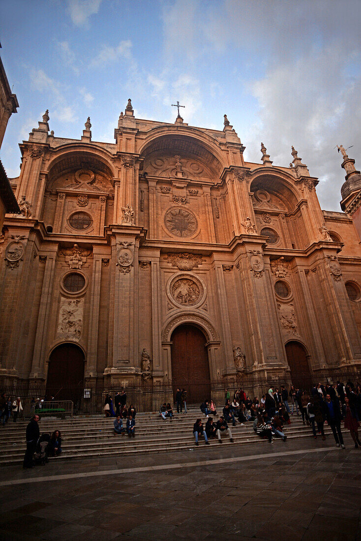 Die Kathedrale von Granada, auch Kathedrale der Menschwerdung genannt, ist die Kathedrale der Stadt Granada, Hauptstadt der gleichnamigen Provinz in der Autonomen Region Andalusien, Spanien