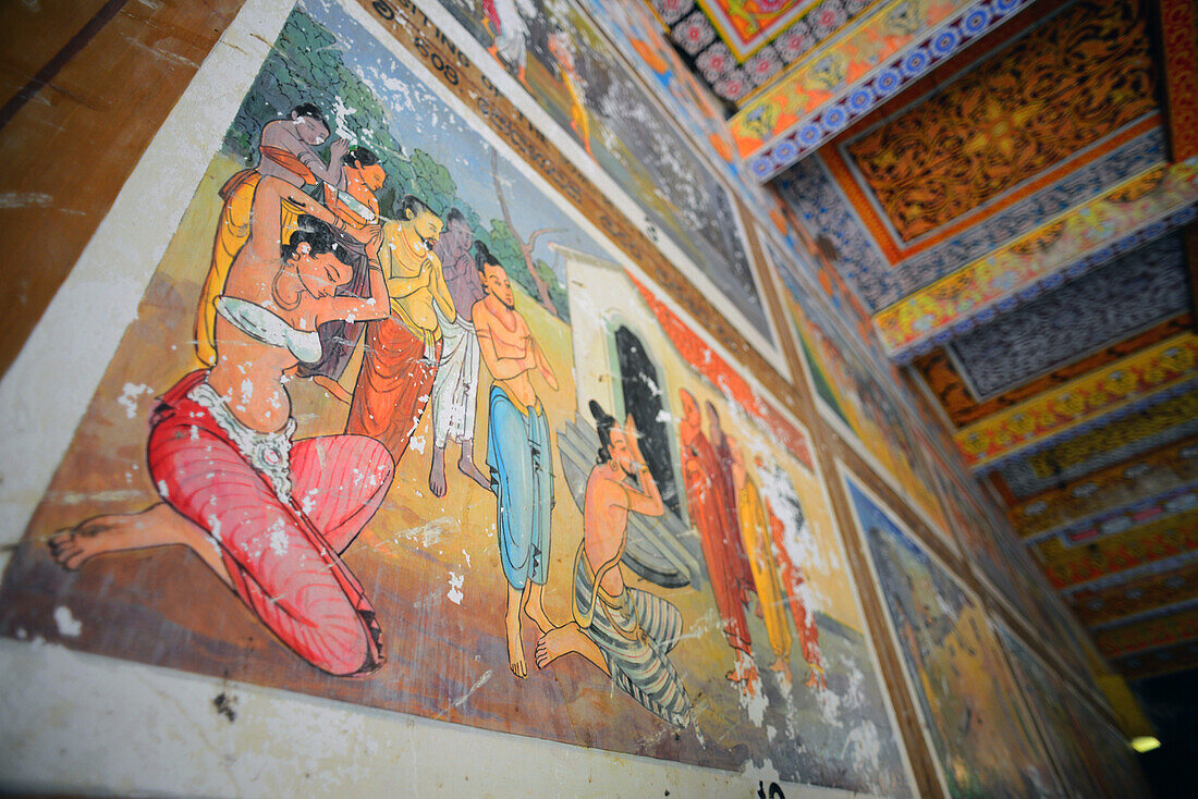 Bemalte Wände im Isurumuniya-Tempel in Anuradhapura, Sri Lanka