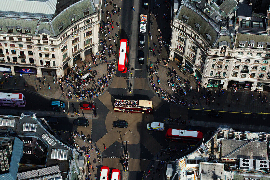 UK, London, Luftaufnahme des Verkehrs auf dem Oxford Circus