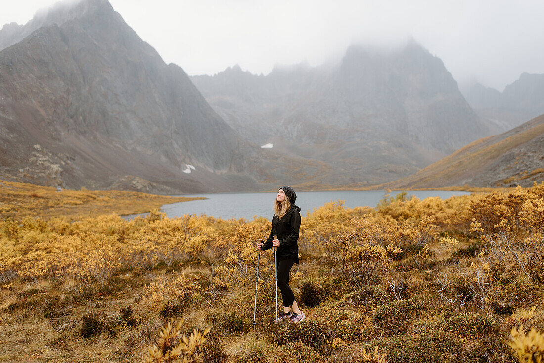 Canada, Yukon, Whitehorse, Woman hiking in mountain landscape