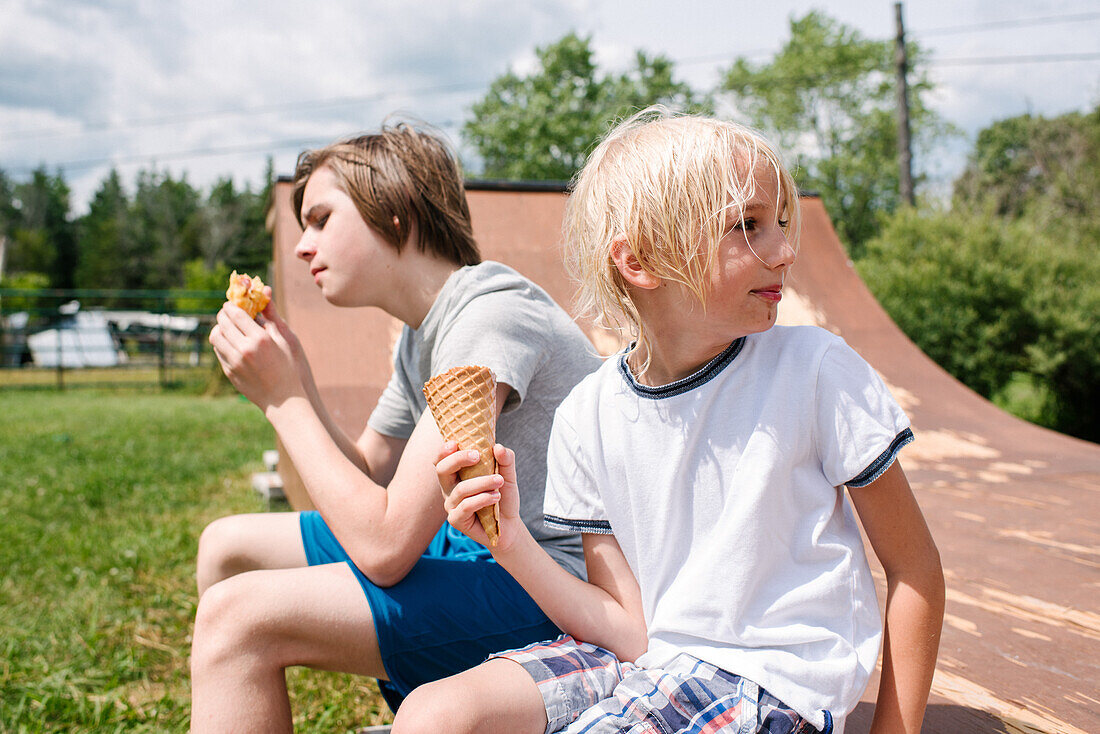 Canada, Ontario, Kingston, Boys (8-9, 14-15) eating ice cream