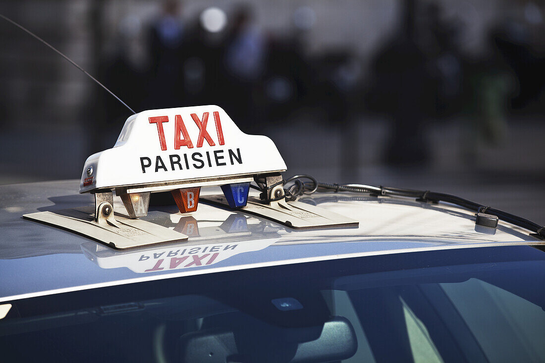 Ein Taxischild; Paris, Frankreich