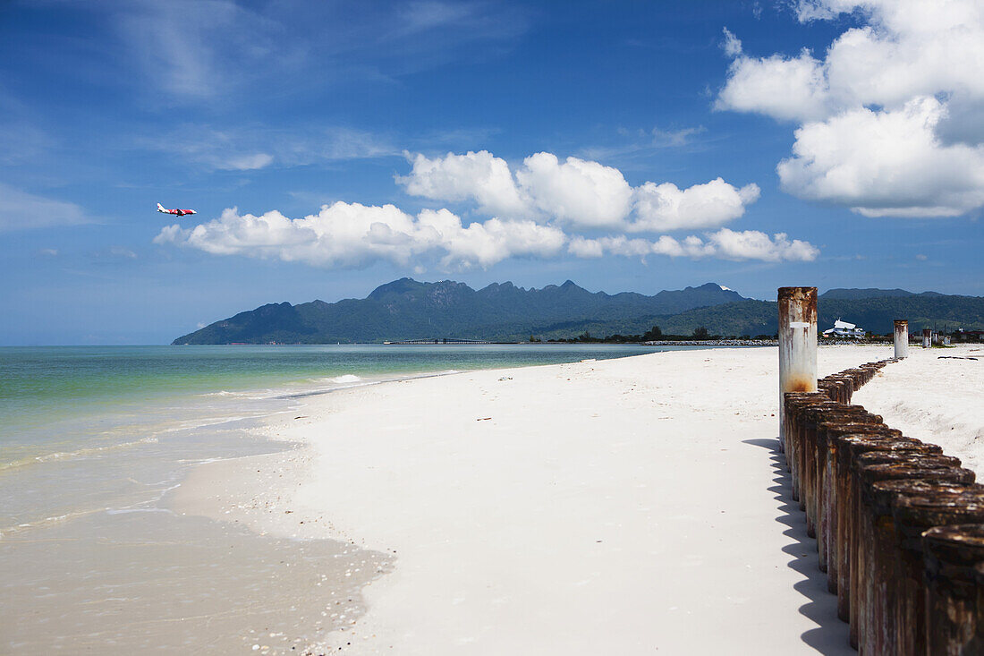 Ein schöner Tag am Cenang Strand; Langkawi, Malaysia