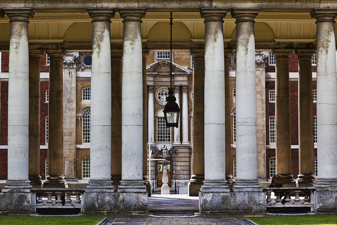 Gebäude des alten Royal Naval College; London, England.