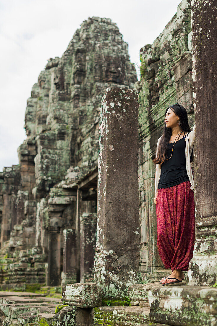 Beeindruckende Buddha-Gesichter im Bayon Wat, erbaut von König Jayavarman Vii am Ende des zwölften Jahrhunderts, von Angkor; Siem Reap, Kambodscha