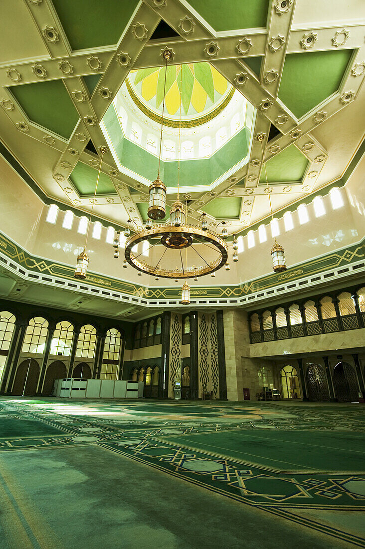 Innenraum einer Moschee; Bandar Seri Begawan, Brunei