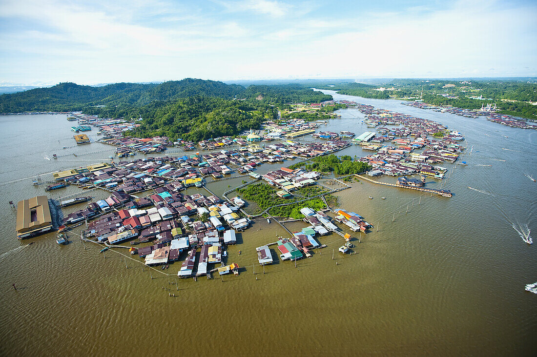 Luftaufnahme des schwimmenden Dorfes Bandar Seri Begawan; Bandar Seri Begawan, Brunei