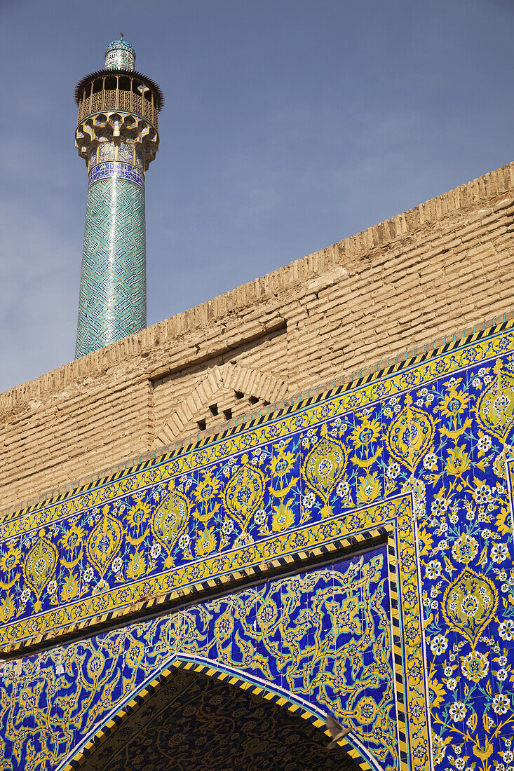 Kachelwerk an den Wänden der Imam-Moschee, Imam-Platz; Isfahan, Iran.