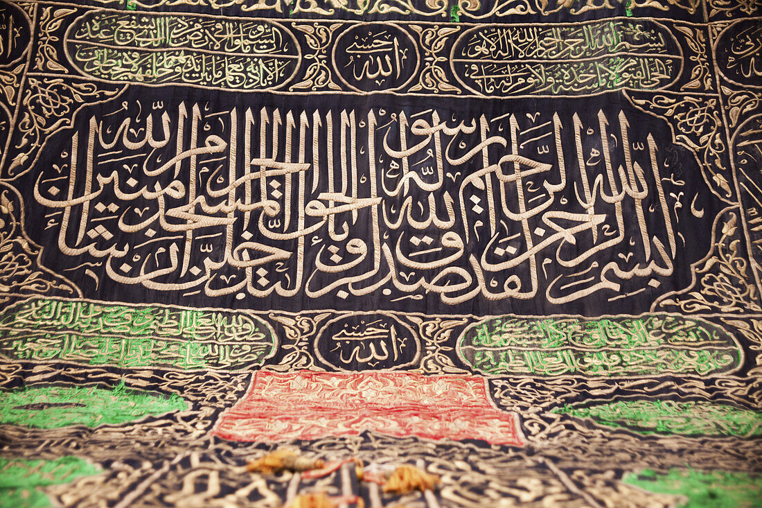 Dekorierte Abdeckung der Kaaba von Mekka, Museum, Freitagsmoschee (Masjid-E Jame); Mekka, Iran