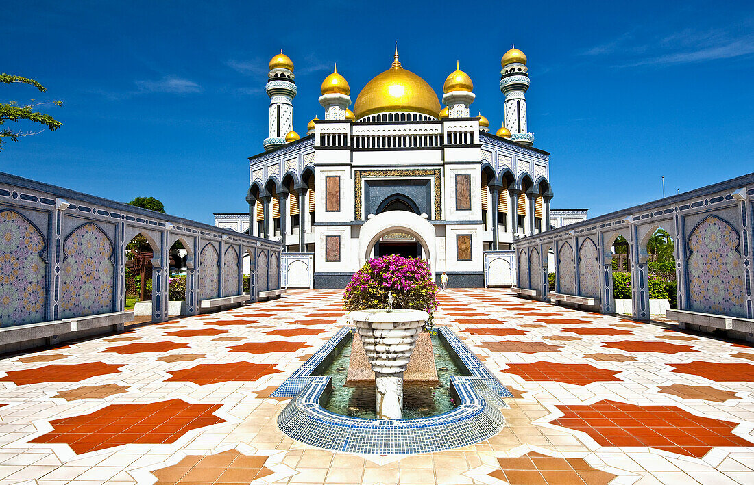 Jame'asr Hassanil Bolkiah Mosque; Bandar Seri Begawan, Brunei