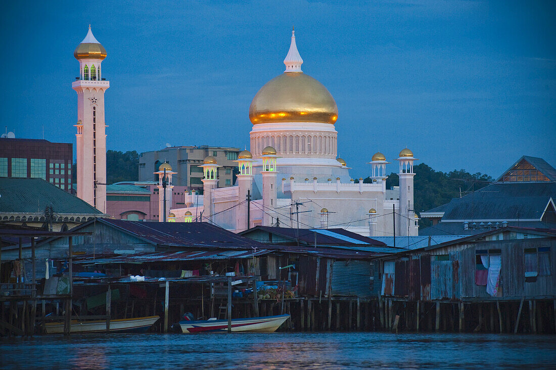 Sultan Omar Ali Saifuddien Moschee; Bandar Seri Begawan, Brunei.