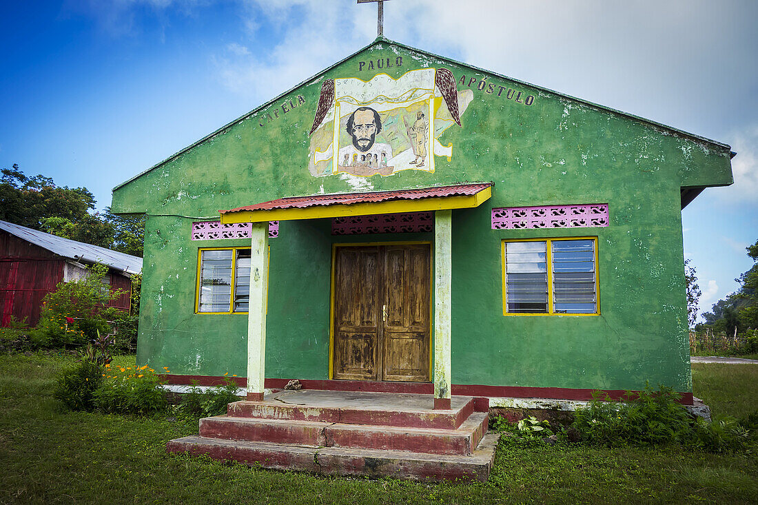 Buntes Kirchengebäude; Insel Atauro, Timor-Leste