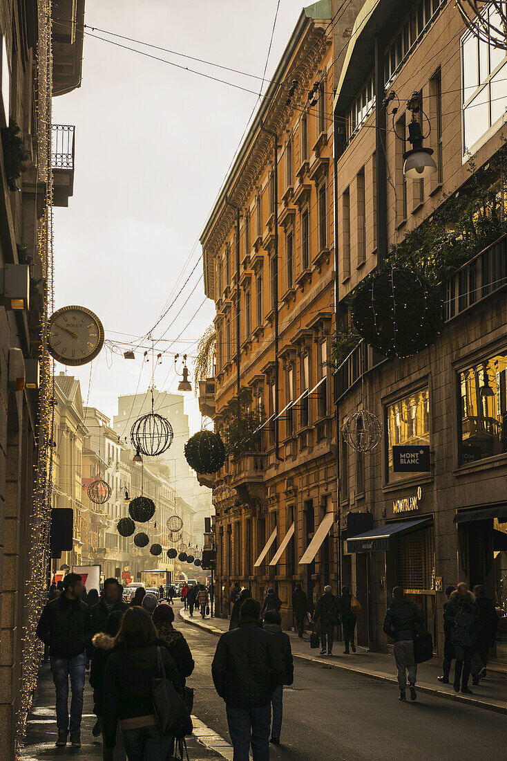 Berühmte Einkaufsstraße, Via Montenapoleone; Mailand, Lombardei, Italien