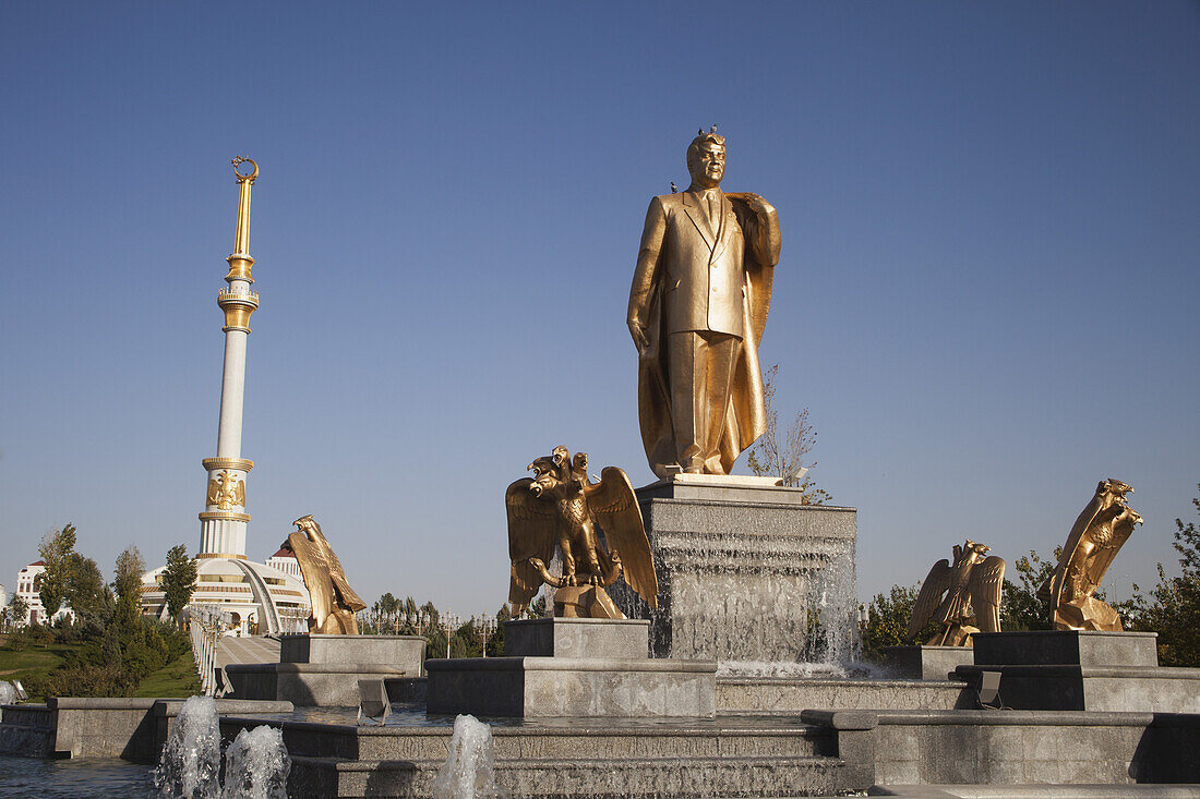 Statue von Saparmurat Niyazov (Turkmenbashi), Unabhängigkeitsdenkmal, Independence Park; Ashgabad, Turkmenistan
