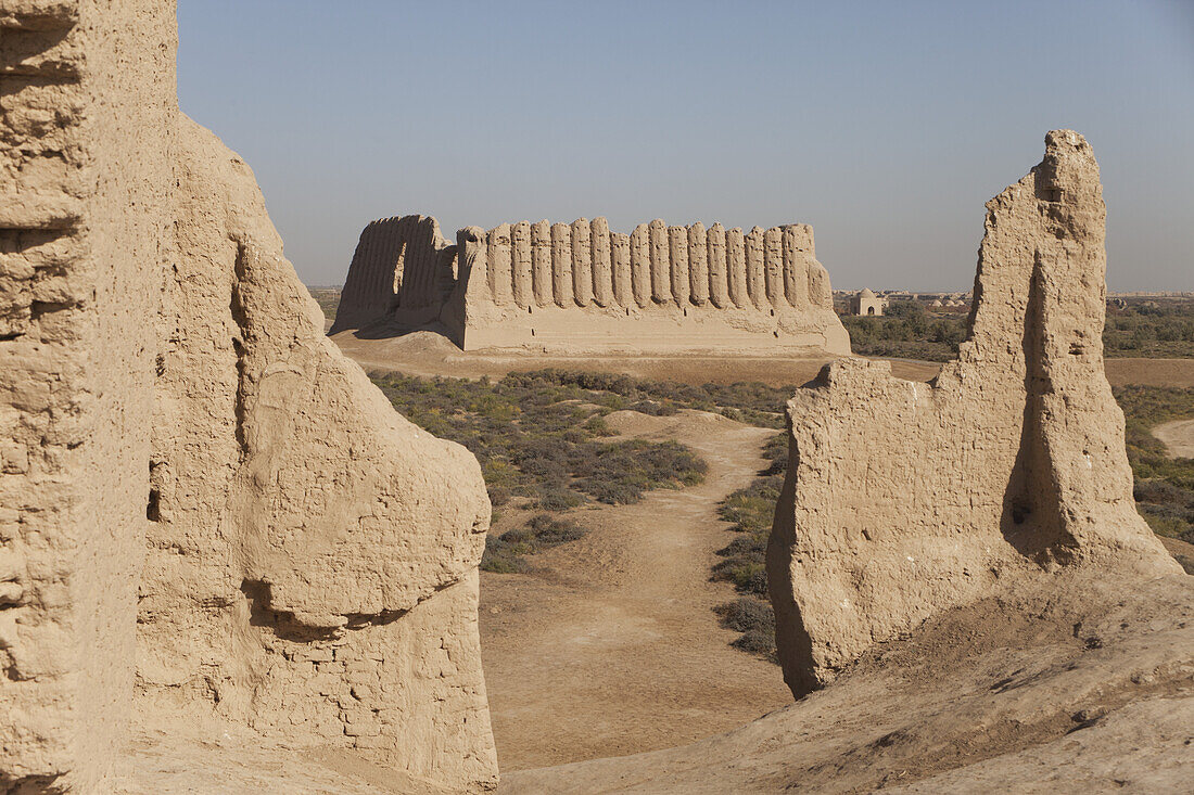 Großer Kyz Kala vom Kleinen Kyz Kala aus gesehen, Merv, nahe der Stadt Mary; Turkmenistan.