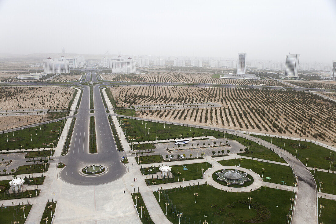 Blick von der Spitze des Denkmals der Neutralität; Aschgabat, Turkmenistan