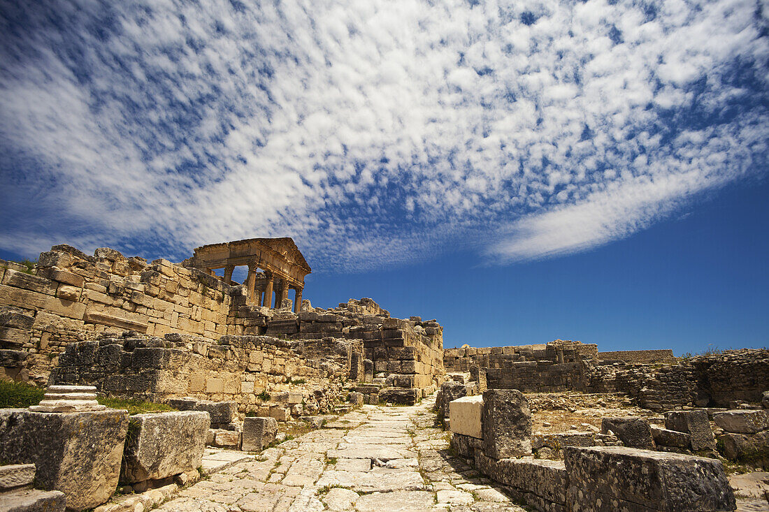 Das Kapitol und die Unterstadt; Dougga, Tunesien