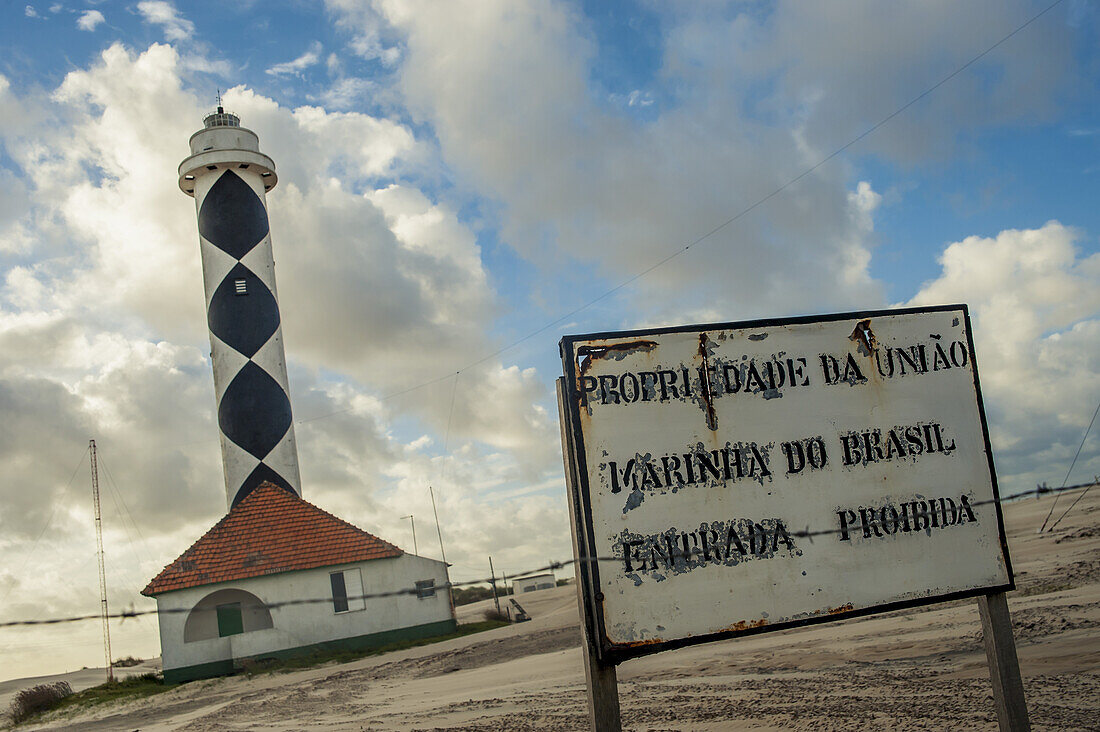 Albardao-Leuchtturm am Casino-Strand, dem längsten Strand der Welt; Rio Grande Do Sul, Brasilien