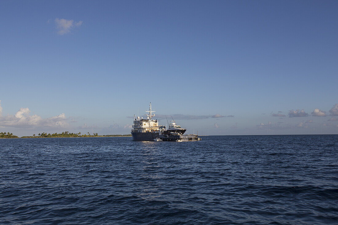 Großes Sportfischerboot; Tahiti