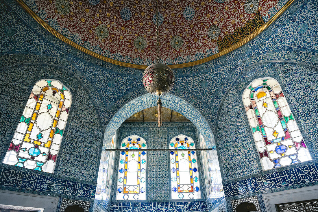 Verschnörkelte Inneneinrichtung im Topkapi-Palast; Istanbul, Türkei