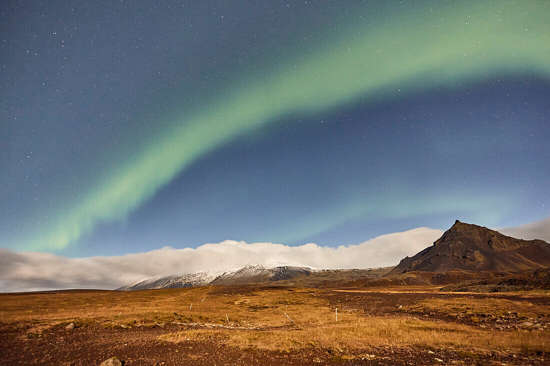 Nordlicht über Hellnar, Halbinsel Snaefellsnes, Westküste von Island; Hellnar, Island.