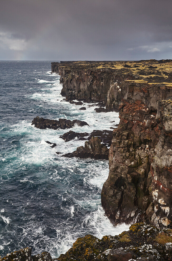 Lavafelsen bei Skalasnagi, an der nordwestlichen Spitze der Halbinsel Snaefellsnes, Westisland; Island.