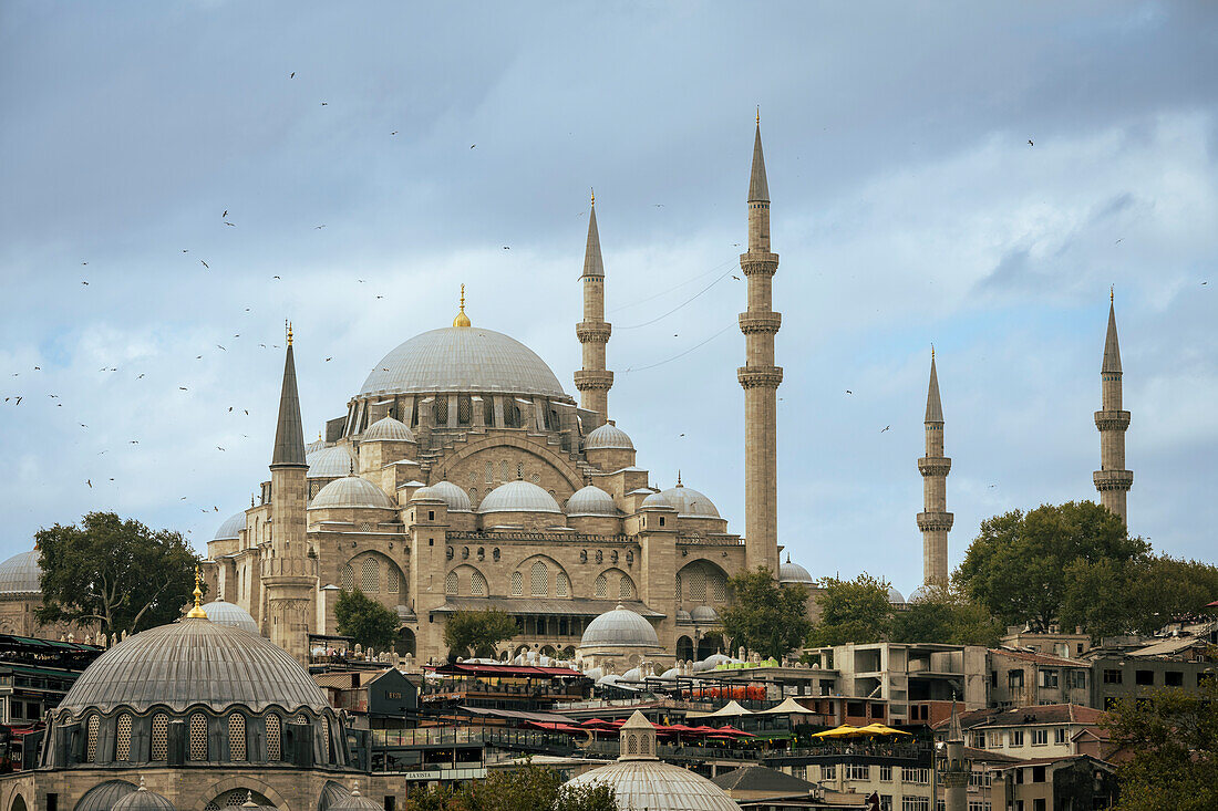 Süleymaniye-Moschee oben auf dem Hügel; Istanbul, Türkei.