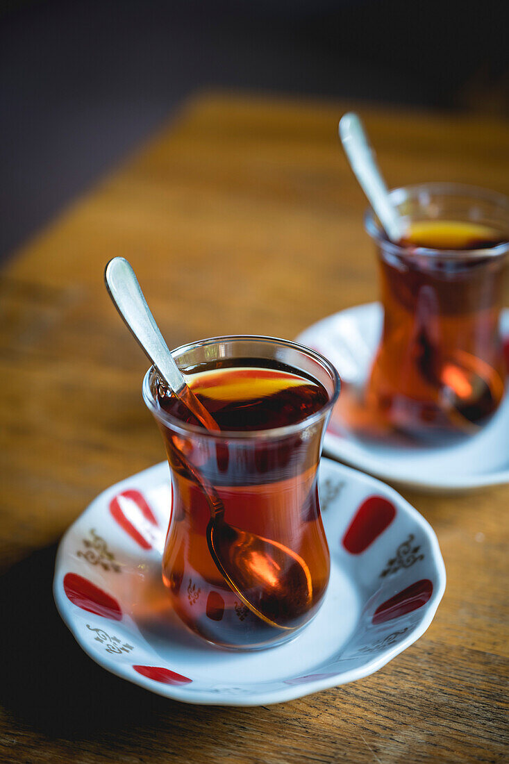 Traditioneller türkischer Tee; Istanbul, Türkei.
