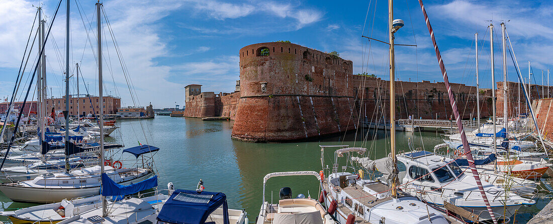 View of Vecchia Fortress and boats in harbour, Livorno, Province of Livorno, Tuscany, Italy, Europe