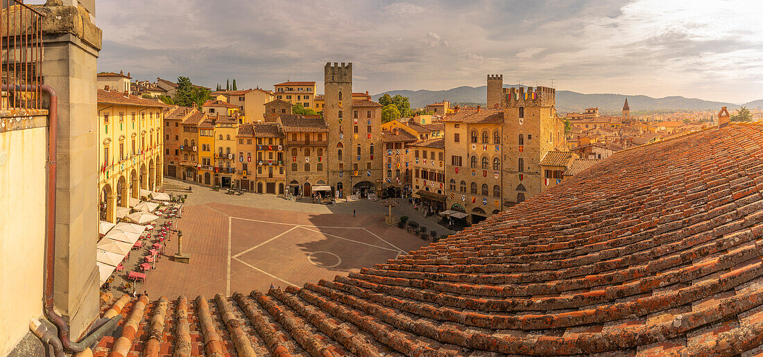 Blick auf die Piazza Grande vom Palazzo della Fraternita dei Laici, Arezzo, Provinz Arezzo, Toskana, Italien, Europa