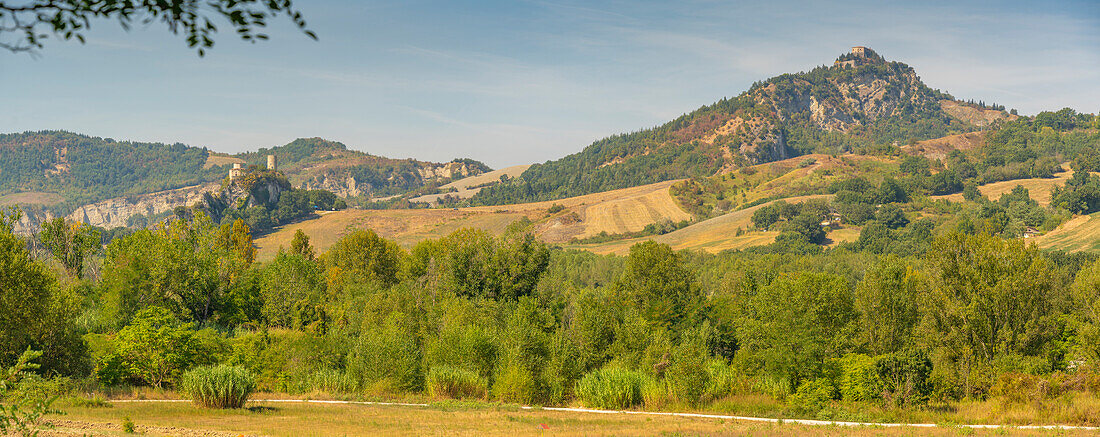 Blick auf die Landschaft in Richtung San Leo, Provinz San Rimini, Emilia-Romagna, Italien, Europa