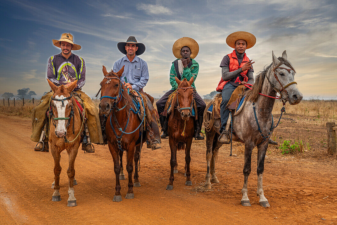 Cowboys auf der Kahombo-Rinderfarm, Malanje, Angola, Afrika