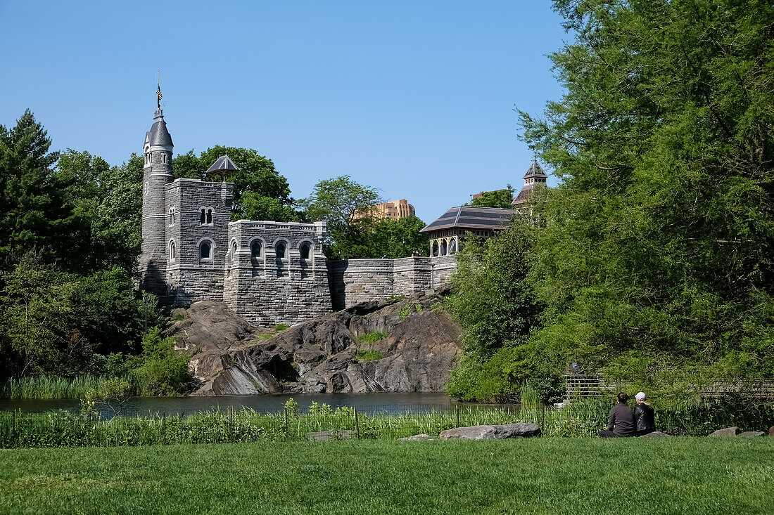 Stadtlandschaft mit dem Belvedere Castle, einem neugotischen Bauwerk auf dem Vista Rock, Central Park, Manhattan Island, New York City, Vereinigte Staaten von Amerika, Nordamerika