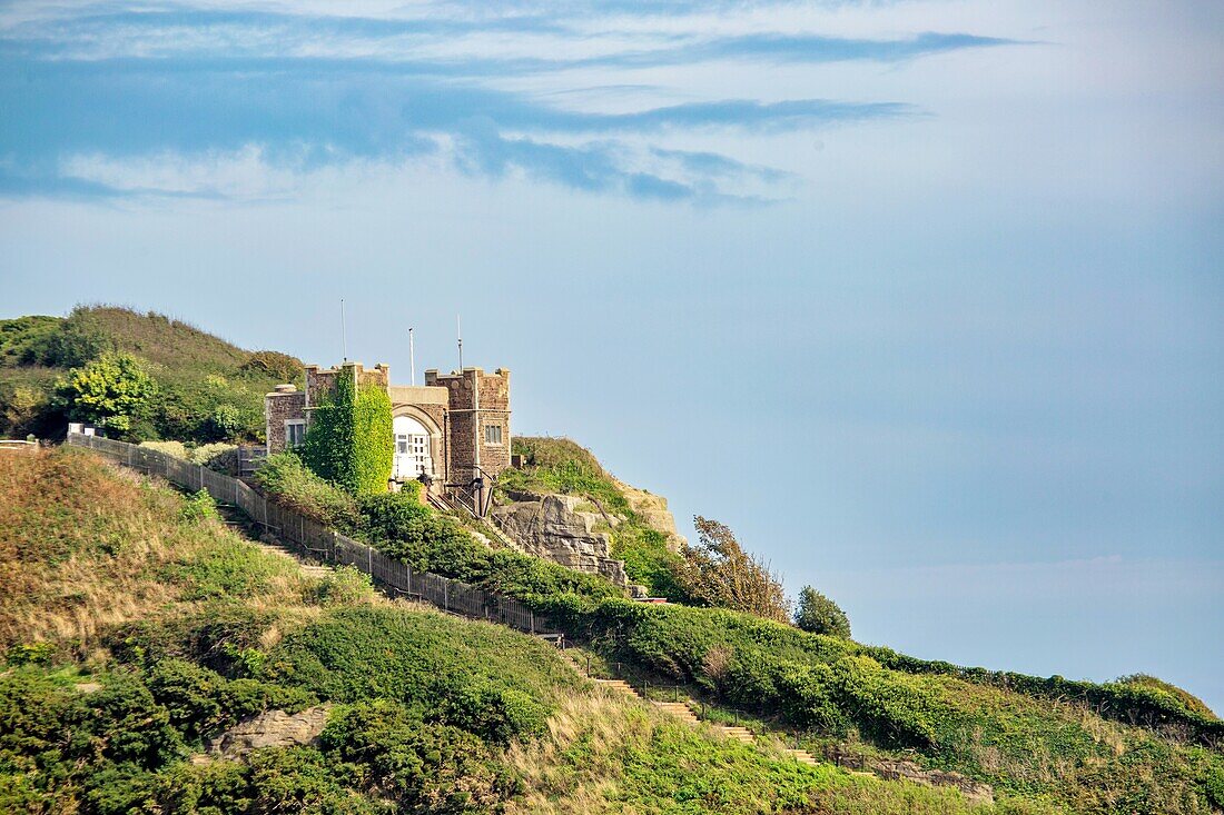 Die East Hill Cliff Lift Station oberhalb der historischen Altstadt von Hastings, Hastings, East Sussex, England, Vereinigtes Königreich, Europa